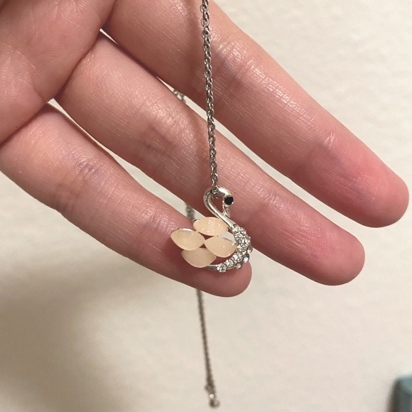 Swan Necklace Pick and Silver 🦢 - Picture 3 of 3